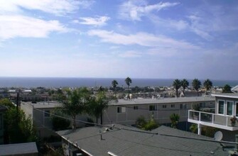 Sea View Terrace Apartments- O in Redondo Beach, CA - Building Photo - Building Photo