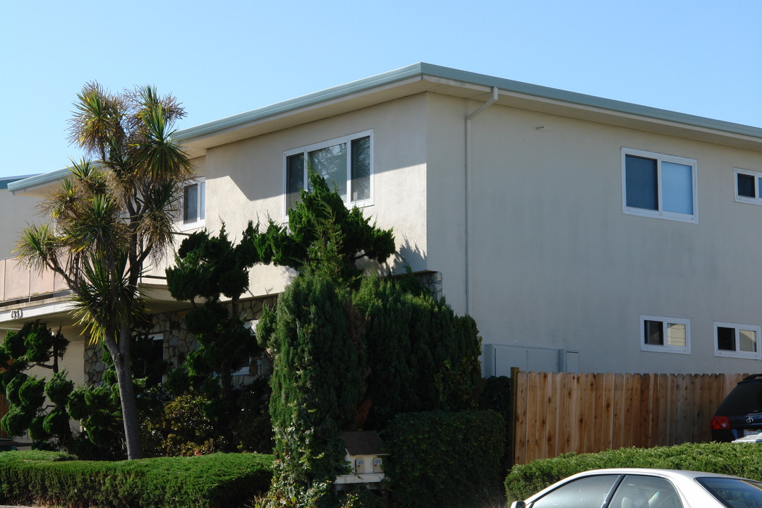 135 Broadway in Millbrae, CA - Building Photo