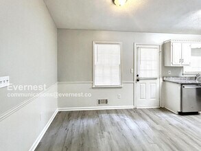 2255 Azalea Dr in Loganville, GA - Foto de edificio - Building Photo