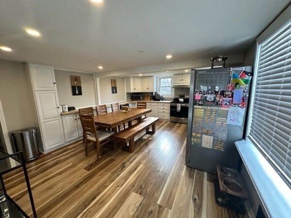 114 Lexington St, Unit 2 in Burlington, MA - Foto de edificio - Building Photo