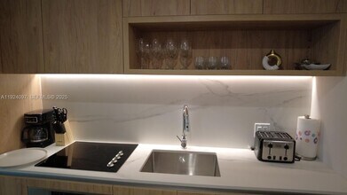 11 NE 6th St in Miami, FL - Building Photo - Building Photo