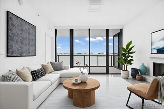 700 NE 24th St in Miami, FL - Building Photo - Building Photo