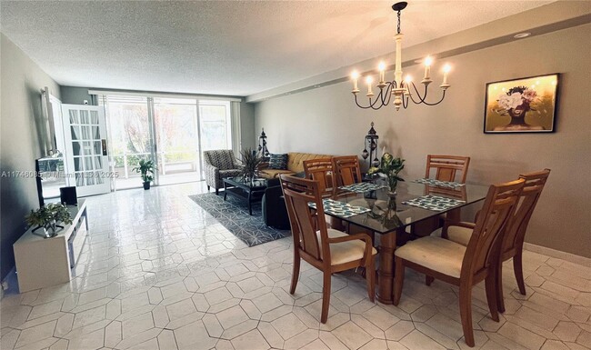 3800 Oaks Clubhouse Dr in Pompano Beach, FL - Building Photo - Building Photo