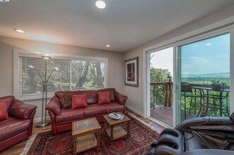 20 Fairway Ln in Pleasanton, CA - Building Photo - Building Photo