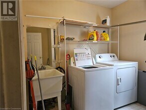 1409 Heritage Way in Oakville, ON - Building Photo - Building Photo