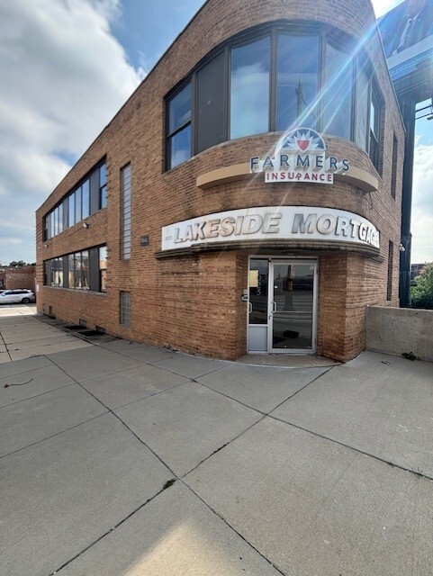 property at 3025 N Western Ave