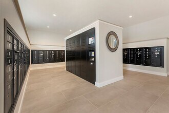 Momentum at First Creek in Denver, CO - Foto de edificio - Building Photo