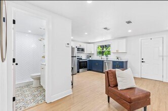 1517 E Giddens Ave in Tampa, FL - Building Photo - Building Photo