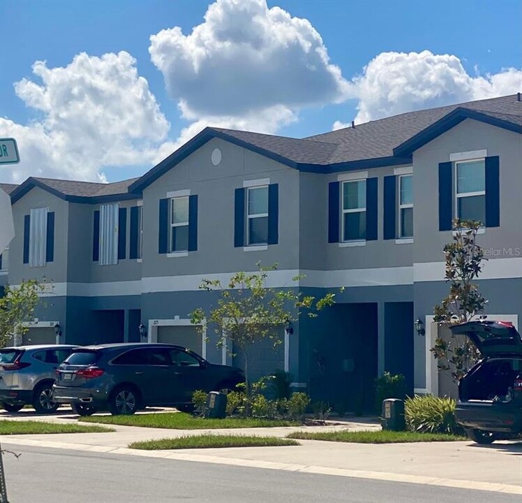 2175 Azure Vw Wy in Lutz, FL - Foto de edificio