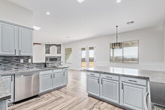 24431 W Horned Owl Trail in Wittmann, AZ - Building Photo - Building Photo