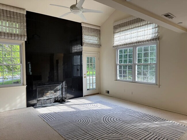89 Fox Run Dr in Englewood, NJ - Building Photo - Building Photo