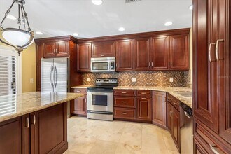 1055 Kensington Park Dr in Altamonte Springs, FL - Building Photo - Building Photo