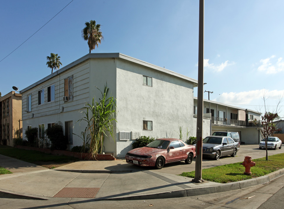 238 W Wilson Ave in Orange, CA - Building Photo