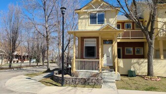 818 S Terry St in Longmont, CO - Building Photo