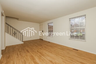 8287 Mt Carmel St in Huber Heights, OH - Building Photo - Building Photo