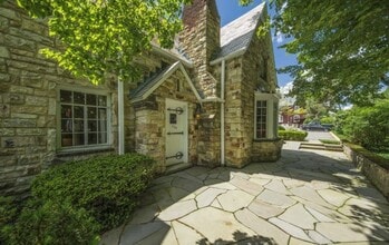 100 N Patterson St in State College, PA - Foto de edificio - Building Photo