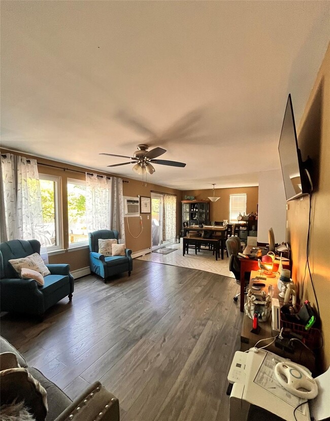 48 Marc Ct in Bay Shore, NY - Building Photo - Building Photo