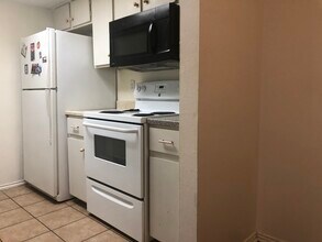 2401 Leon St, Unit 106A in Austin, TX - Foto de edificio - Building Photo