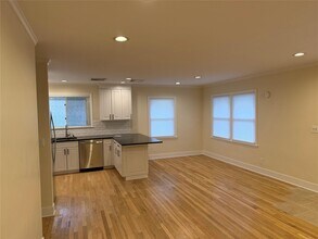 549 E Chester St in Long Beach, NY - Building Photo - Building Photo