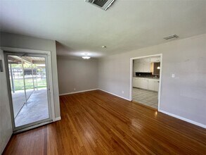 617 Fostoria Ln in Houston, TX - Foto de edificio - Building Photo