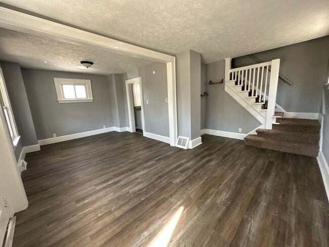 2411 Indiana Way NE in Canton, OH - Building Photo - Building Photo