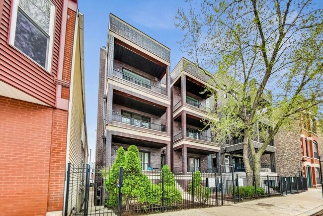 1441 W Augusta Blvd in Chicago, IL - Building Photo - Building Photo
