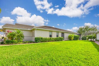 14610 Edgewater Cir in Naples, FL - Building Photo - Building Photo