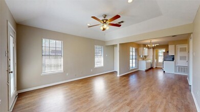 1915 Woodsman Dr in College Station, TX - Building Photo - Building Photo