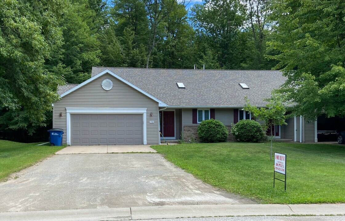 3590 S Timber Trl in Suamico, WI - Building Photo