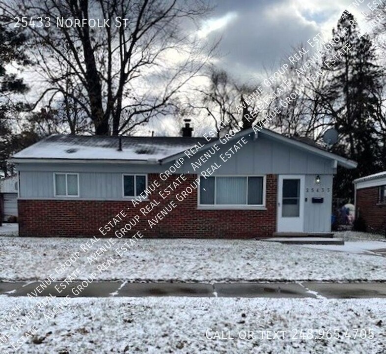 25433 Norfolk St in Dearborn Heights, MI - Building Photo