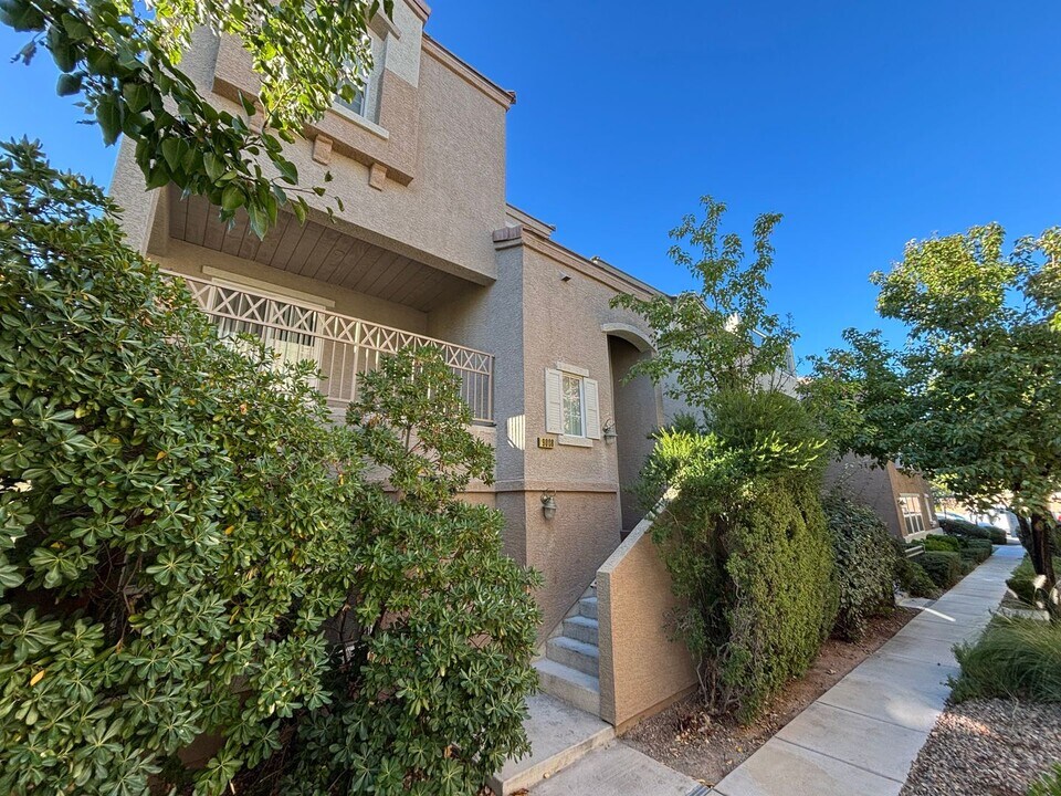 9008 Rejoicing Ct in Las Vegas, NV - Building Photo