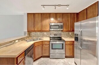 3055 Riverside Dr in Coral Springs, FL - Building Photo - Building Photo