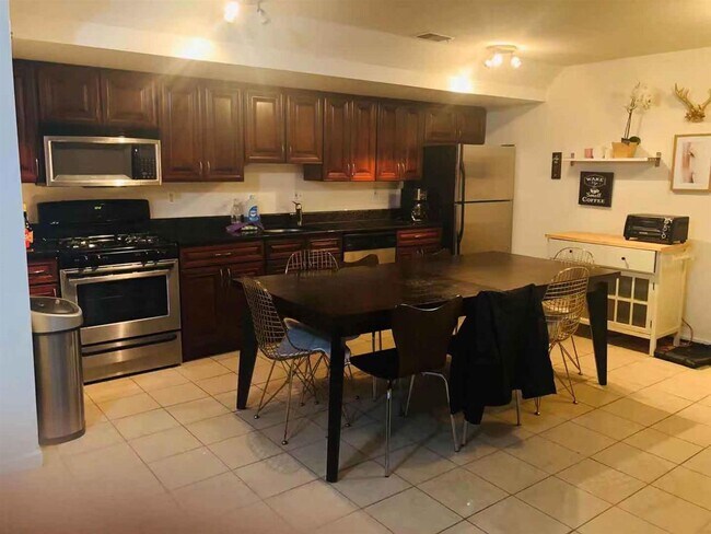 166 19th St-Unit -G1 in Union City, NJ - Building Photo - Building Photo