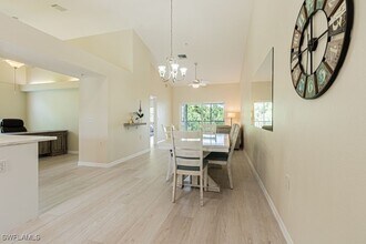 4985 Sandra Bay Dr in Naples, FL - Building Photo - Building Photo