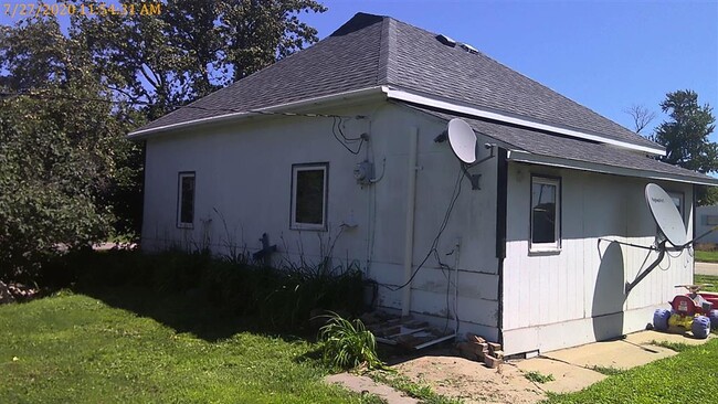 210 N Logan St in Osmond, NE - Building Photo - Building Photo