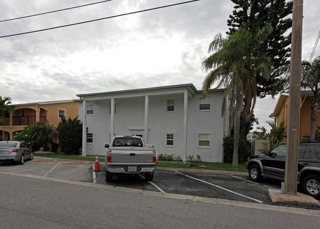 2681 St Joseph Dr in Dunedin, FL - Building Photo - Building Photo