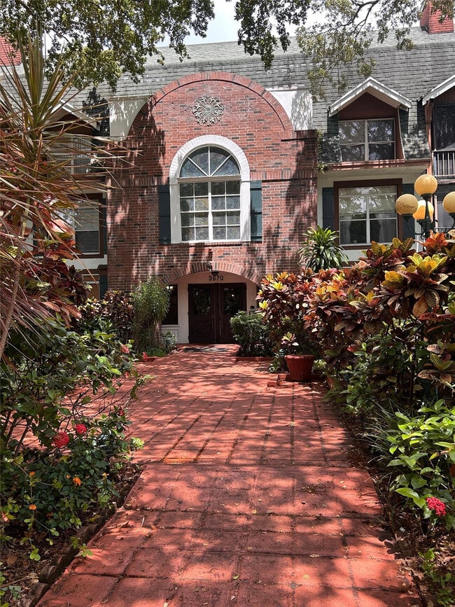 property at 3670 Inverrary Dr