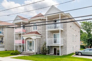 3848 Sainte-Rose Boul in Laval, QC - Building Photo