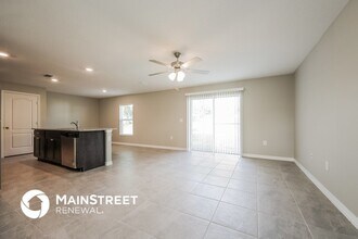 1662 Redfin Dr in Poinciana, FL - Foto de edificio - Building Photo