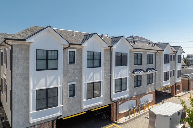 Point Beach Lofts in Point Pleasant Beach, NJ - Foto de edificio - Building Photo