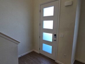 1551 Spring Water Pt in Colorado Springs, CO - Foto de edificio - Building Photo