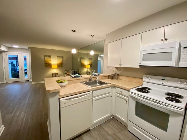 26D Queen Anne Way in Chester, MD - Foto de edificio - Building Photo