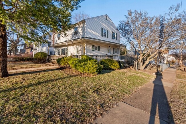 1122 Franklin St in Cedar Falls, IA - Building Photo - Building Photo