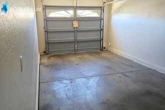 Charming 2-bedrooms, 1-bath Triplex in the heart of Prescott Valley! in Prescott Valley, AZ - Building Photo - Building Photo