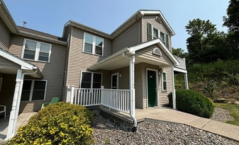 200 Shinnecock Ln in Camillus, NY - Building Photo