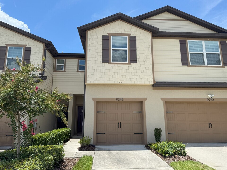 9245 Hillcroft Dr in Riverview, FL - Building Photo