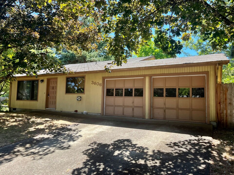 3606 NW Polk Ave in Corvallis, OR - Building Photo