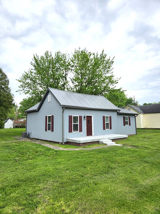 817 N Ashley St in Brazil, IN - Building Photo