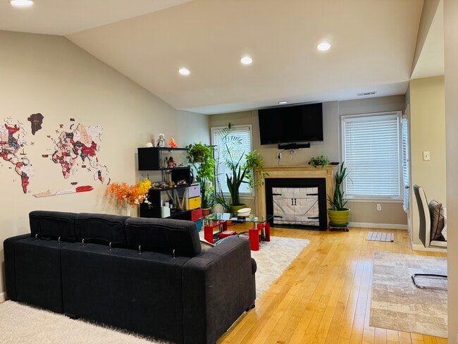 property at 3 Juniper Ct