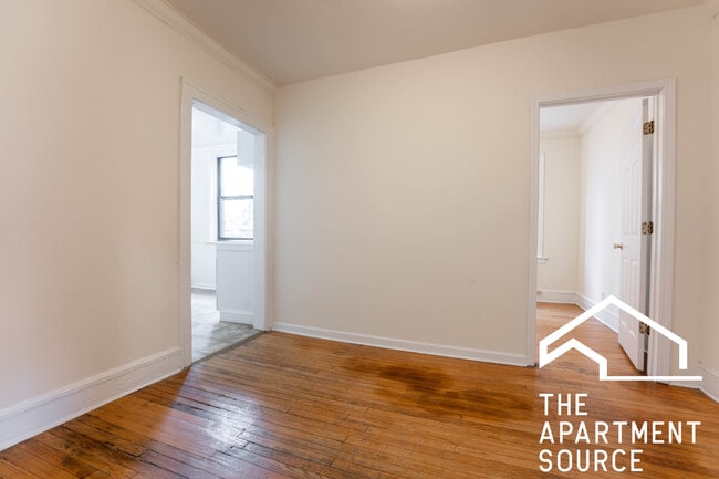 2337 N Spaulding Ave, Unit 1B in Chicago, IL - Building Photo - Building Photo